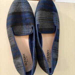 Women's Old Navy plaid slip-on flats - size 6